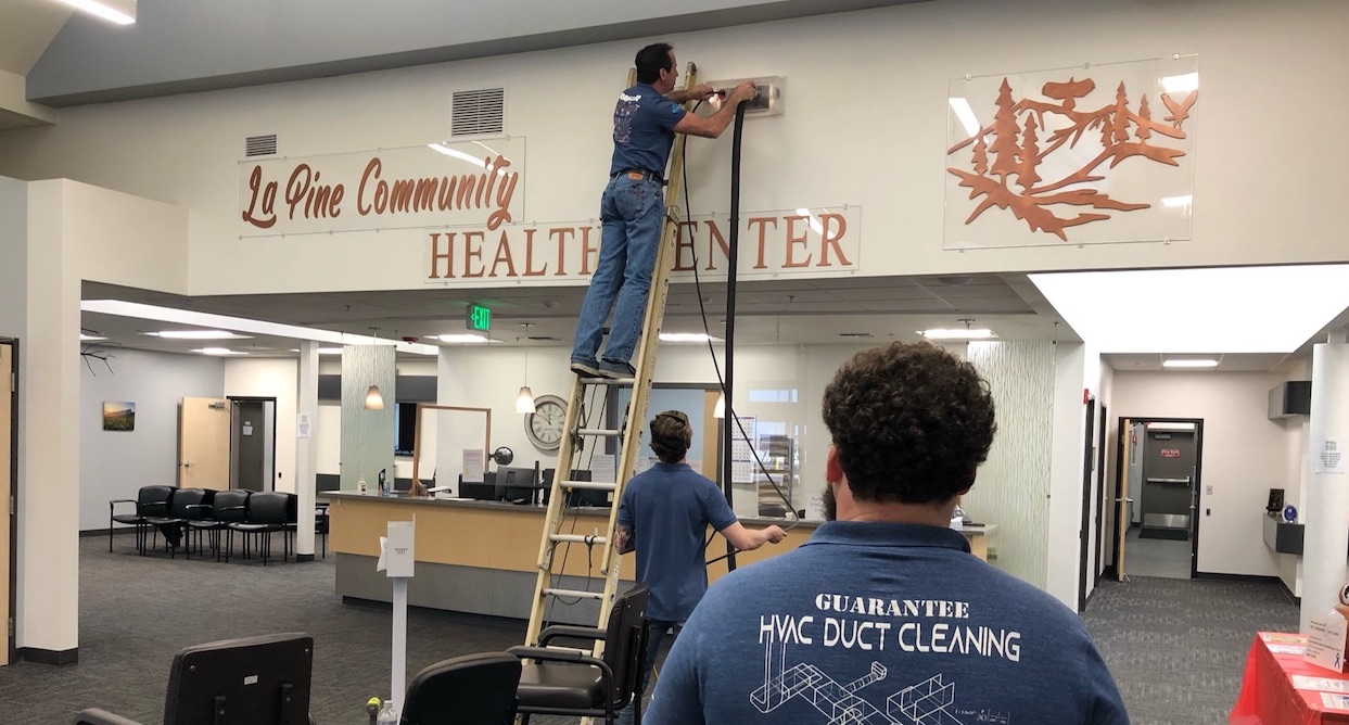 clean the HVAC air duct